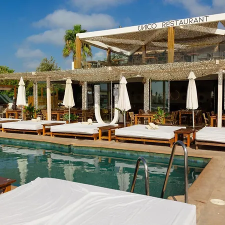 Villa Mediterranean Villa, On One Floor, With Private Heated Pool, Large Garden And Terrace And Close To The Sea, In