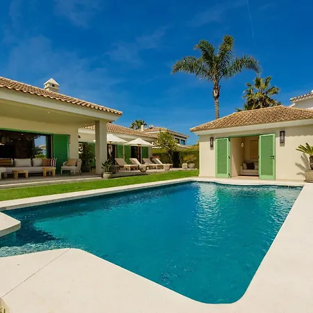 Mediterranean Villa, On One Floor, With Private Heated Pool, Large Garden And Terrace And Close To The Sea, In Villa La Cala De Mijas