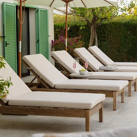 Villa Mediterranean Villa, On One Floor, With Private Heated Pool, Large Garden And Terrace And Close To The Sea, In