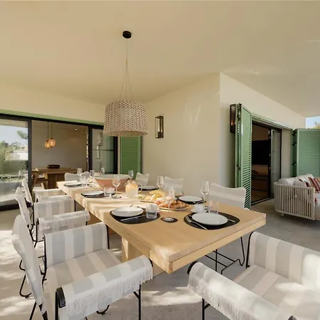 Mediterranean Villa, On One Floor, With Private Heated Pool, Large Garden And Terrace And Close To The Sea, In Villa