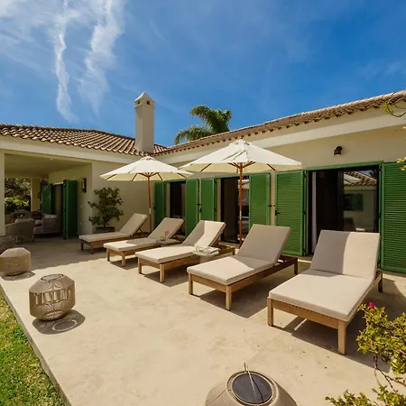 Mediterranean Villa, On One Floor, With Private Heated Pool, Large Garden And Terrace And Close To The Sea, In Villa La Cala De Mijas