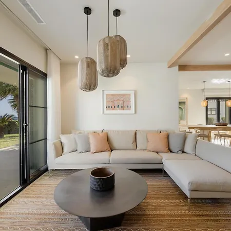 Mediterranean Villa, On One Floor, With Private Heated Pool, Large Garden And Terrace And Close To The Sea, In * La Cala De Mijas