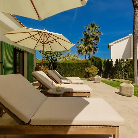 Mediterranean Villa, On One Floor, With Private Heated Pool, Large Garden And Terrace And Close To The Sea, In Villa