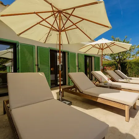 Villa Mediterranean Villa, On One Floor, With Private Heated Pool, Large Garden And Terrace And Close To The Sea, In *