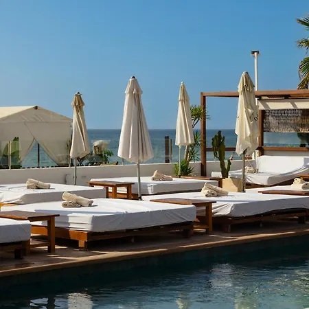 Mediterranean Villa, On One Floor, With Private Heated Pool, Large Garden And Terrace, With Barbecue, And Close To The Sea, In Villa La Cala De Mijas