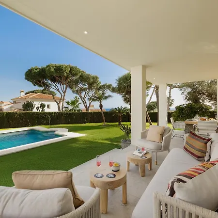 Mediterranean Villa, On One Floor, With Private Heated Pool, Large Garden And Terrace, With Barbecue, And Close To The Sea, In *